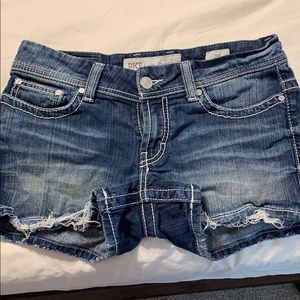 BKE Payton shorts size 28. Great condition!